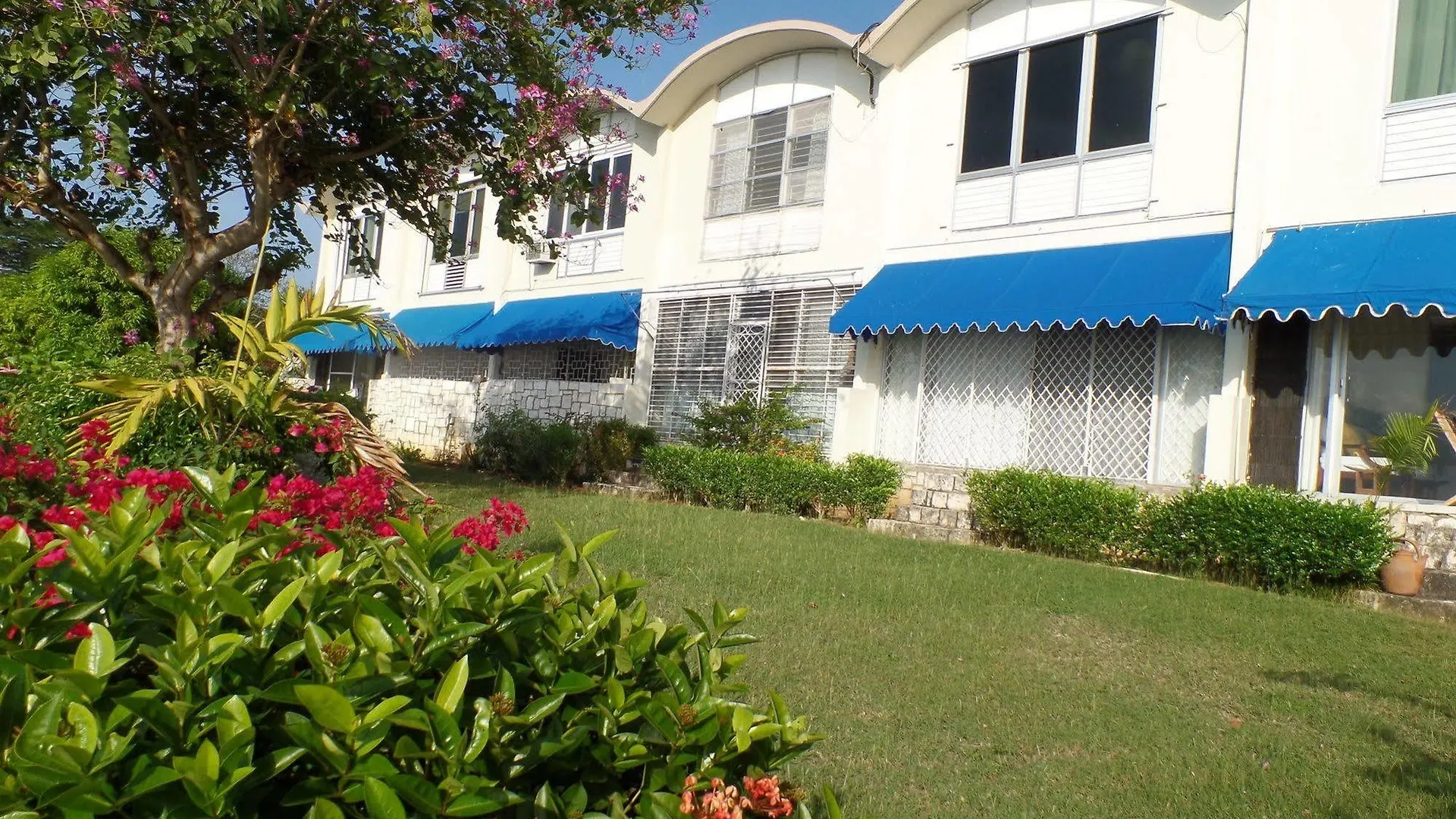 Court Manor At Montego Bay Club Apartment